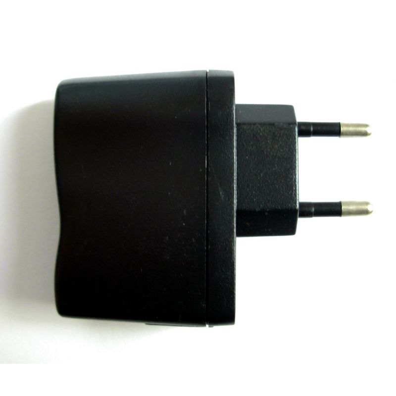 https://www.luxetdeco.fr/13852-thickbox_default/adaptateur-alimentation-100-240v-chargeur-usb-5v-1a-maxuniversal-power-adapter.jpg